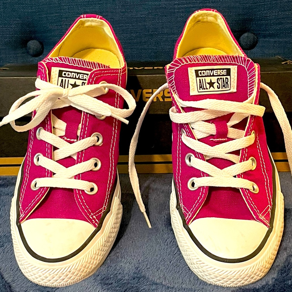 Converse Pink/White | Size 6 women’s